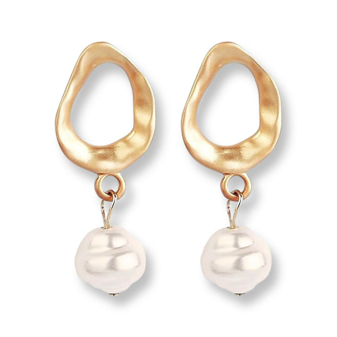 Fresh Pearl - Soigne Luxury Accessories - Earrings - Soigne Luxury Accessories - Soigne Luxury Accessories -